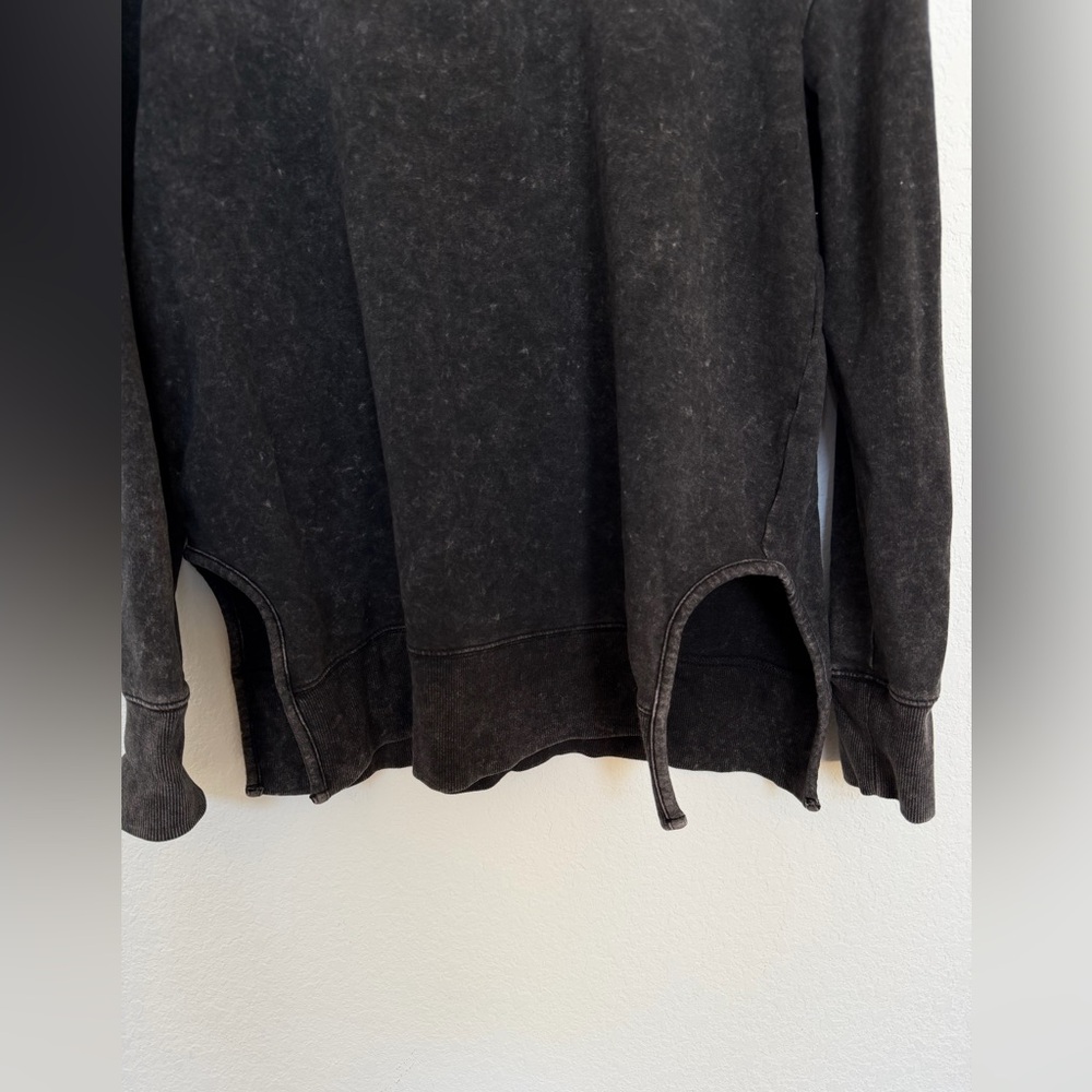 Anthropologie Daily Ritual black acid wash sweatshirt with side detail Size L - Picture 3 of 5